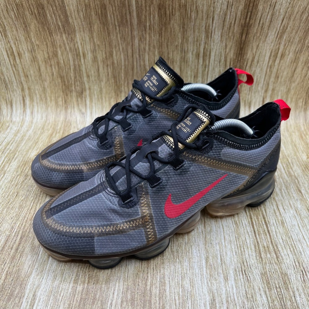 Nike Air Vapormax 2019 Women's Size 9 Black Metallic Gold Shoes CU4872-001 - Picture 3 of 10